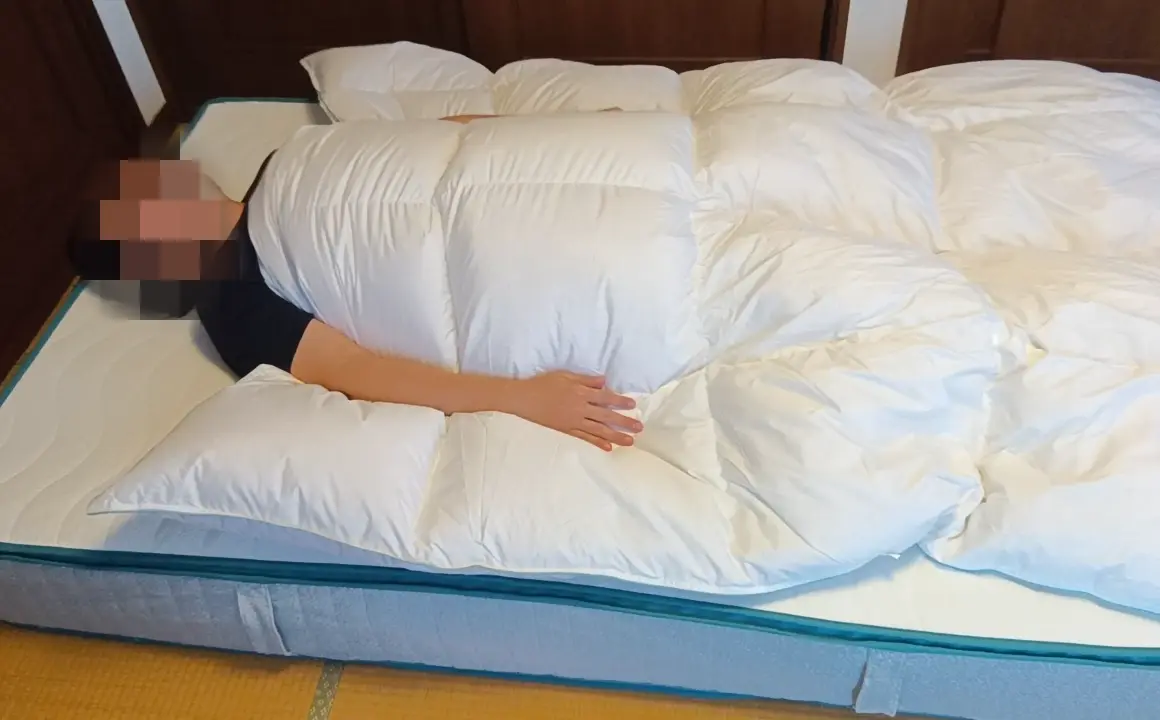 アース羽毛布団・仰向け